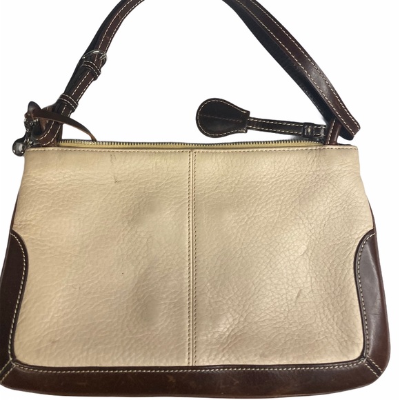 Dooney & Bourke Handbags - Dooney Bourke Tan Leather Pebbled Shoulder bag